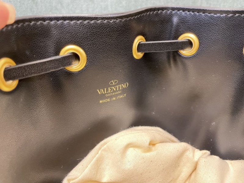 Va1e*ntin0 bucket bag